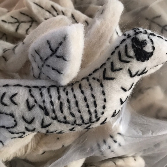 Anthropologie stitched  felted bird song garland - Picture 5 of 5